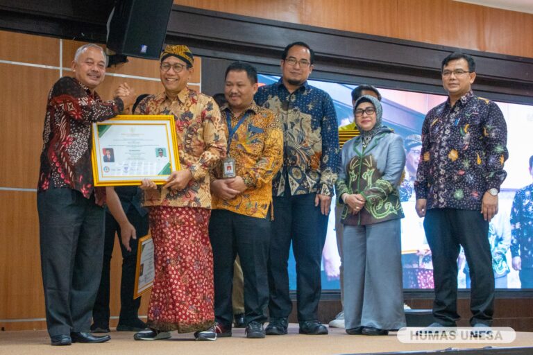 Menteri Desa PDTT Apresiasi Unesa Village Award 2023
