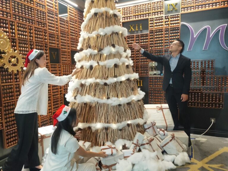 Kasih Natal Bersinar Cerah Laksana Pohon Terang