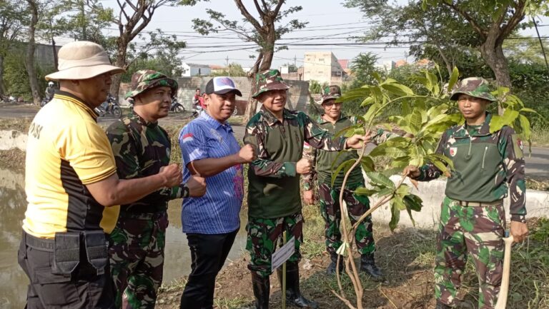 Program Karya Bakti, Kodim 0832/Surabaya Selatan Ajak Warga Bersihkan Sungai