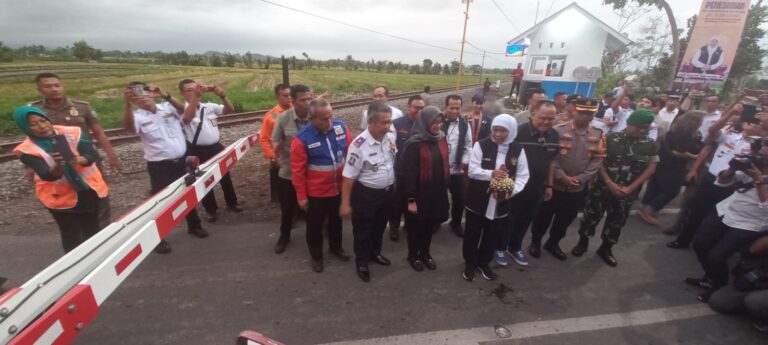 Kado Nataru, Pemprov Jatim Lengkapi 22 Titik Lintasan Sebidang KA di Jalur Provinsi 