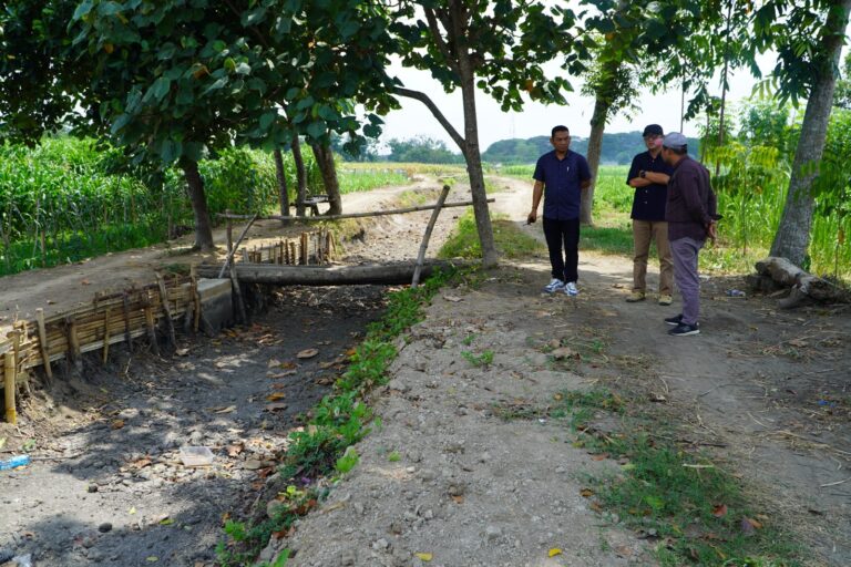Cegah Banjir, SGN Normalisasi Kanal dan Bantu Permudah Akses Petani