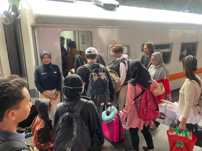Selama 2023, Daop 8 Surabaya Catat 5,4 Juta Penumpang Naik KA