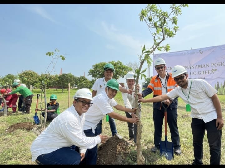 Jelang Hari Pers, Wilmar dan PWI Gresik Tanam Ribuan Pohon Tabebuya