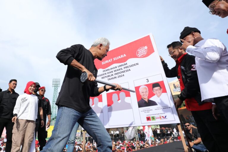 Ganjar Pranowo Hadiri Hajat Rakyat di Stadion Gelora Delta Sidoarjo