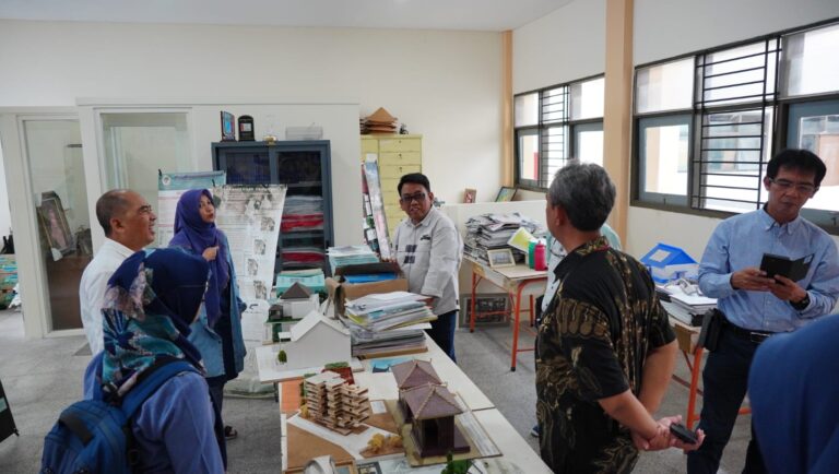 Moving Studio, Cara Mahasiswa Arsitektur Untag Belajar di Luar Kampus