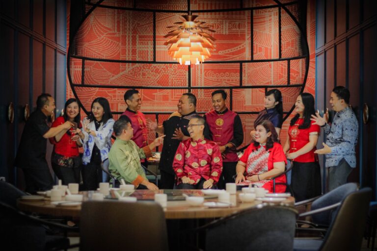 Meriahnya Imlek di Mercure Surabaya Grand Mirama, Hadirkan Barongsai di Tahun Naga Kayu