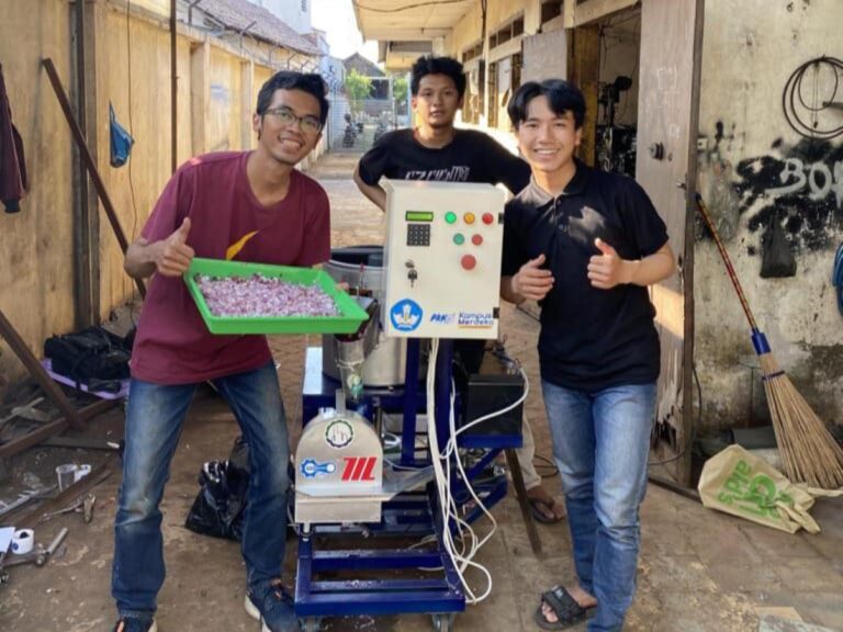 Alat Pengupas Bawang Otomatis Karya Mahasiswa ITS Surabaya