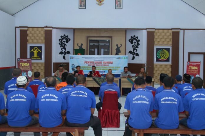 Layanan posko pendaftaran pemilih tambahan di Lapas Banyuwangi, Jumat (2/2/2024). (foto/ist)