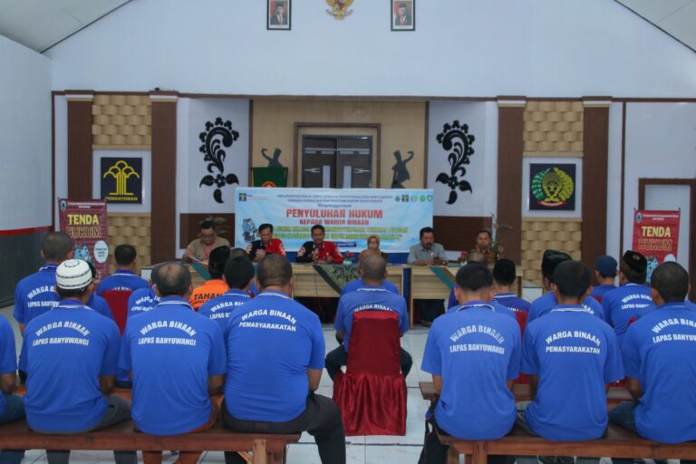 Layanan posko pendaftaran pemilih tambahan di Lapas Banyuwangi, Jumat (2/2/2024). (foto/ist)