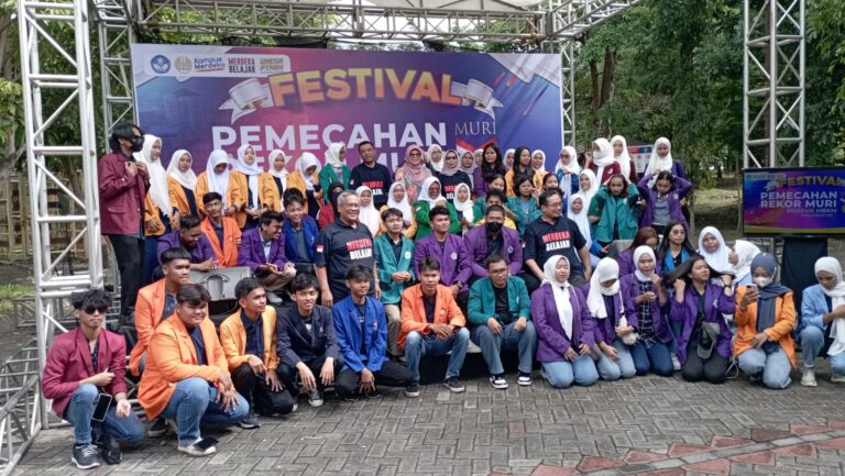 Mahasiswa MBKM Unesa Catat Rekor MURI dari 1.302 Produk