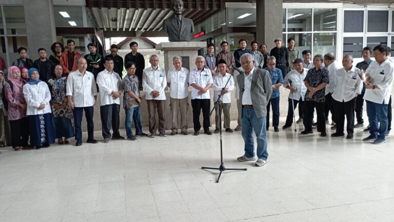 Minta Presiden Jokowi Netral, 44 Profesor ITS Tegaskan Bukan Partisan