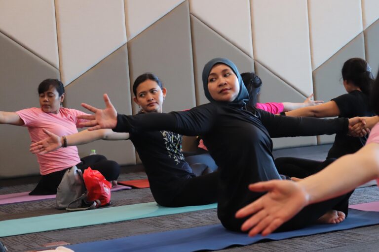 Meriahkan Valentine dengan Yoga Couple di Midtown Residence Surabaya