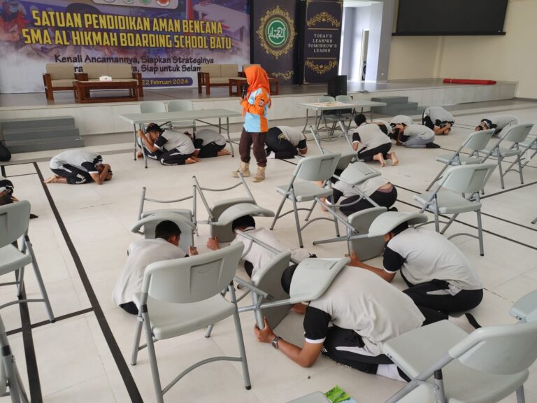 SMA Al Hikmah Kota Batu Tingkatkan Kapasitas Hadapi Bencana Lewat SPAB