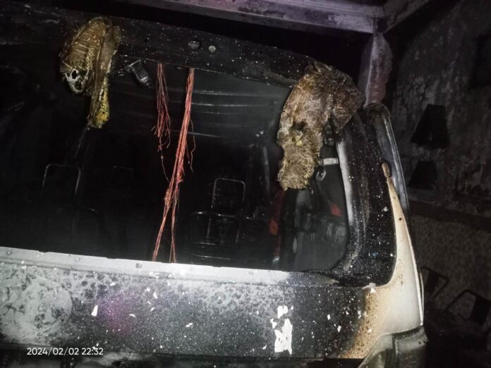 alphard Kondisi mobil Alphard yang terbakar milik penyanyi Wandra, Jumat (2/2/2024) malam.