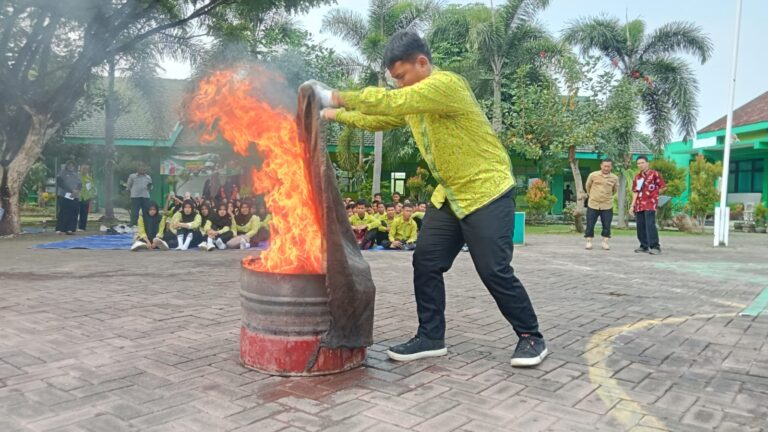 Kurangi Risiko Bencana, SMKN 1 Mejayan Gelar SPAB