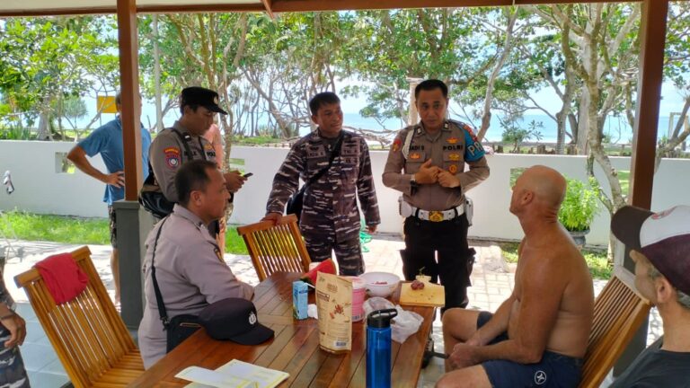 Polisi melakukan penyelidikan hilangnya peselancar asing di perairan Grajagan, Banyuwangi, Senin (4/3/2024) pagi. (Foto/ist)