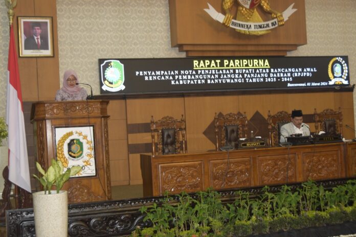 Paripurna DPRD Banyuwangi terkait pengajuan dokumen RPJPD. (Foto/ist)