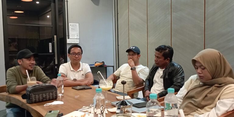 Akademisi UM Surabaya Berpeluang Lolos ke Senayan