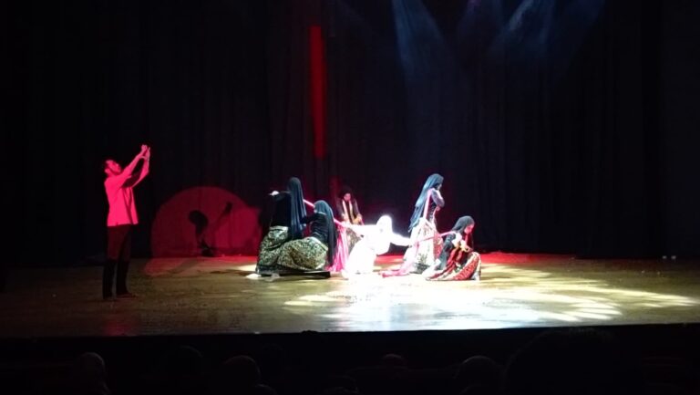 Pentas Teater Siswa Smamda Surabaya Buat Penonton Kagum