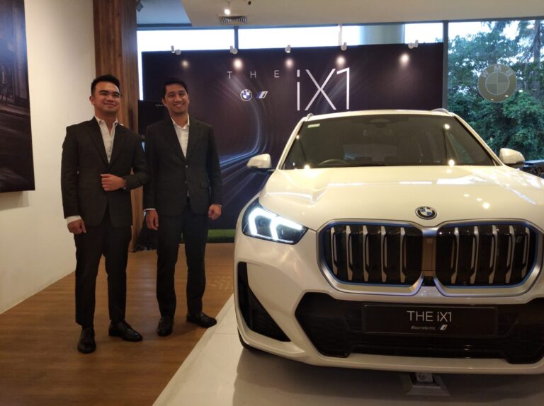 Mobil Mewah First-Ever BMW iX1 Meluncur di Jawa Timur