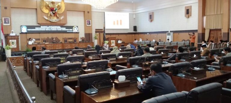 Paripurna DPRD Banyuwangi dengan agenda LKPJ Bupati tahun 2023, Senin (18/3/2024). (Foto/udi)