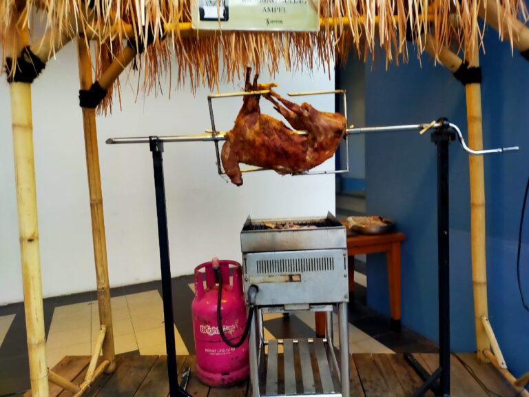 Kambing Guling, Martabak, Bakso di Artotel Town Square, Semuanya Enak…