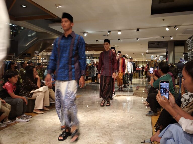 Jelang Lebaran, Sogo Tampilkan Fashion Pria Berbusana Muslim dari Merk Ternama