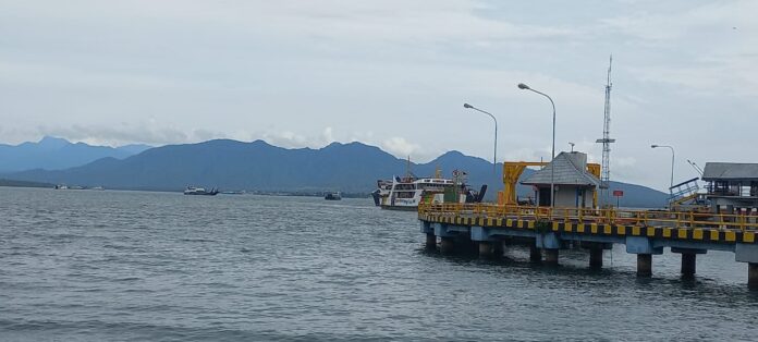 Aktivitas penyeberangan di Pelabuhan Ketapang, Banyuwangi. (Foto/dok)