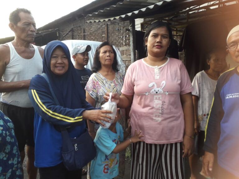 Peringati HUT ke-20 Tahun, Tagana Surabaya Bagikan 1.000 Nasi Bungkus