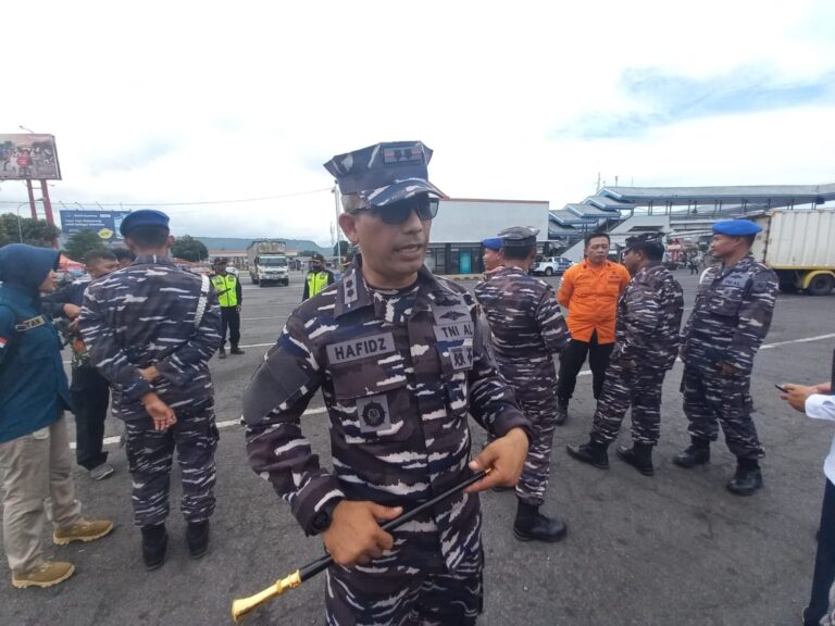 Dua KAL Lanal Banyuwangi Siaga Kawal Pemudik di Selat Bali