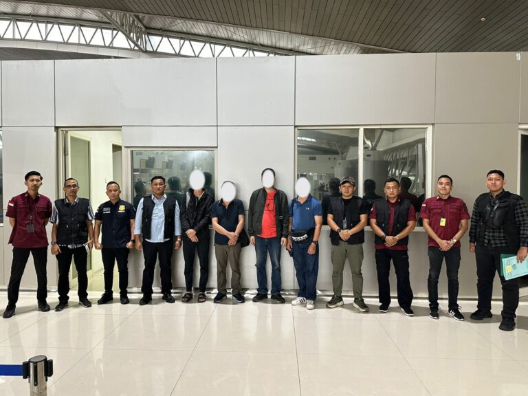 Langgar Aturan, Imigrasi Tanjung Perak Deportasi Empat WNA