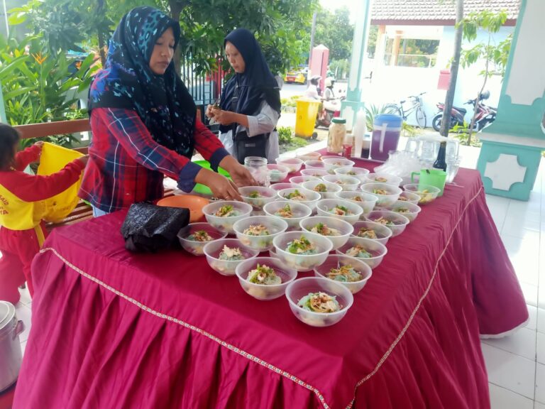 Tingkatkan Omset, UMKM Kelurahan Kendangsari Gelar Bazar dan HBH