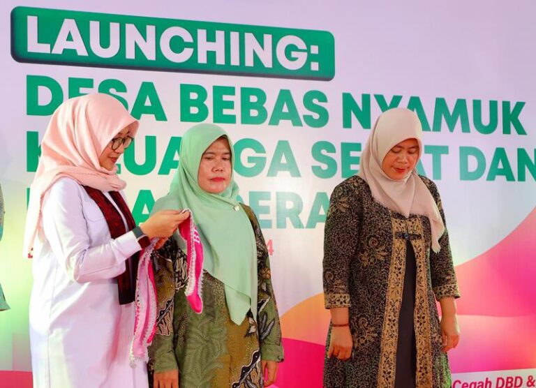 Bupati Banyuwangi Ipuk Fiestiandani mencanangkan Gerakan Desa Bebas Nyamuk dan Keluarga Sehat Bebas Gerak, Rabu (8/5/2024). (Foto/Humas Pemkab Banyuwangi)