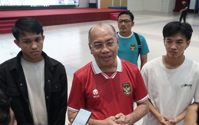 Kapten Timnas Rizky Ridho Siap Terima Bonus dari UM Surabaya