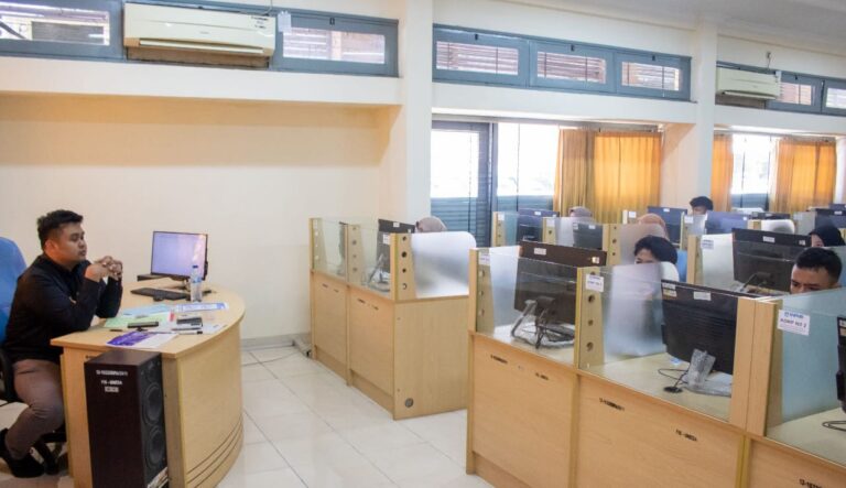 Hari Pertama UTBK SNBT Unesa Diikuti 1.980 Peserta