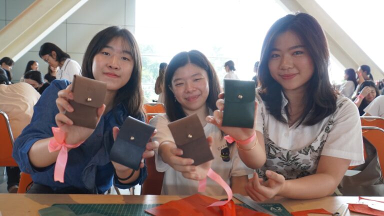 Mahasiswa PCU Surabaya Gelar Leather and Cake Deco Workshop