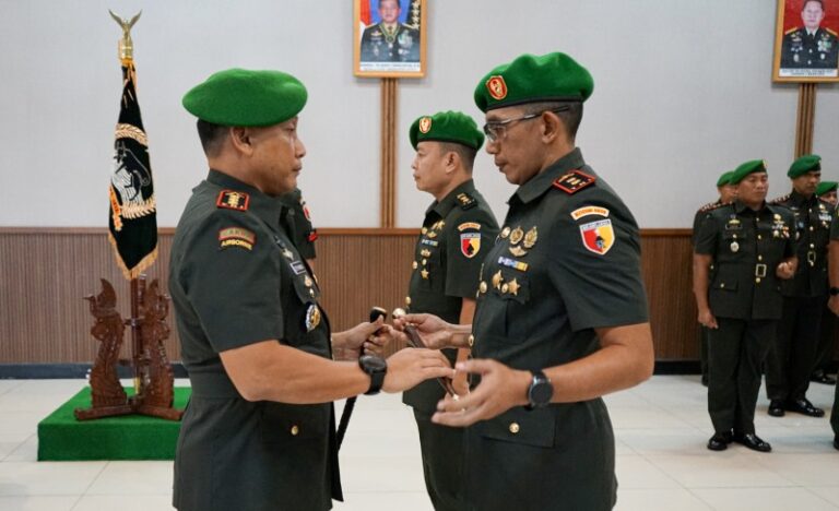 Sertijab Dandim 0825/Banyuwangi di Makorem 083/Baladika Jaya, Malang, Kamis (2/5/2024). (Foto/Pendim 0825/Banyuwangi)