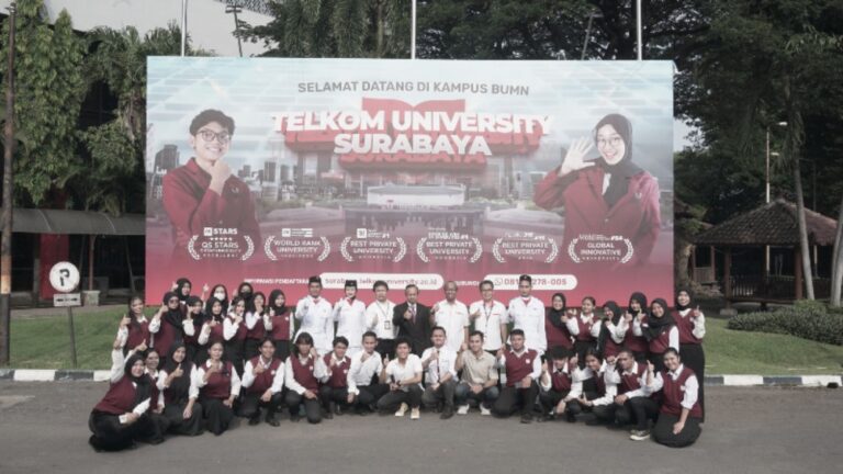 Hardiknas, Telkom University Surabaya Beri Penghargaan Khusus