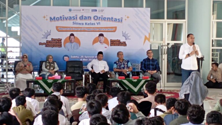 Wali Kota Cak Eri Motivasi Ratusan Siswa SD Mudipat Surabaya