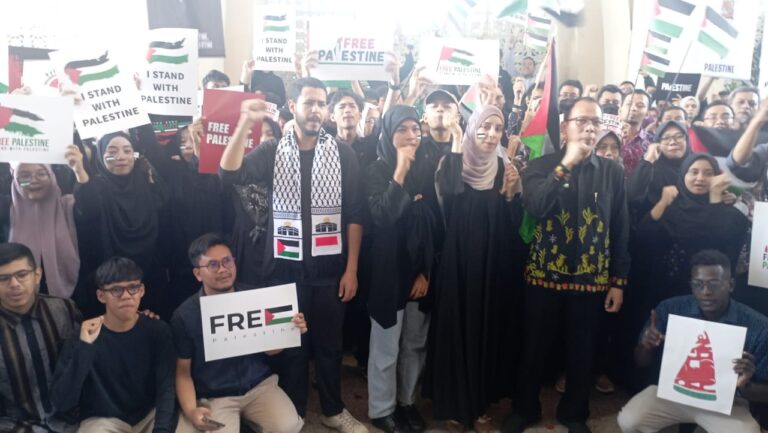 Aksi Nasional Bela Palestina Diikuti Mahasiswa Asing UM Surabaya