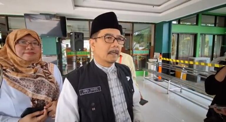Sakit, Delapan Jemaah Calon Haji Embarkasi Surabaya Tunda Berangkat