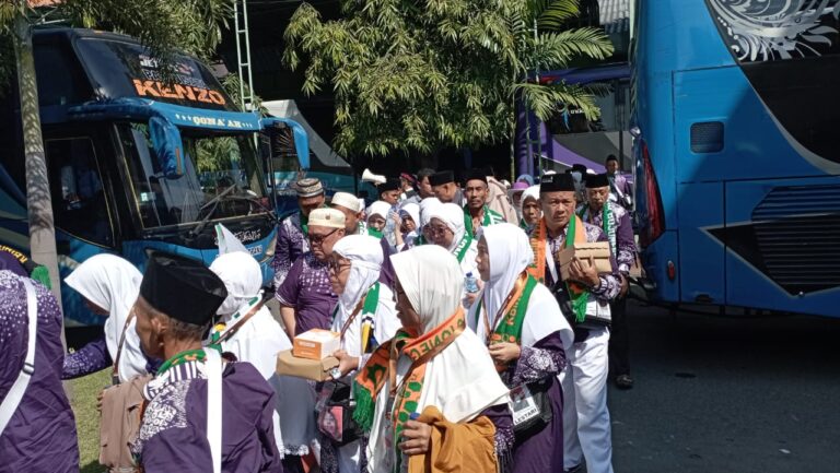 PPIH Embarkasi Surabaya Berangkatkan 20 Kloter ke Tanah Suci